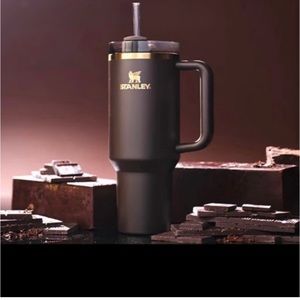New and in the box the Chocolate gold Quencher flowstate H2.O 40 oz Stanley cup